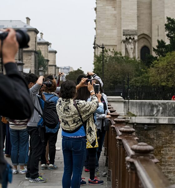 How to Avoid Tourist Crowds in Photos at Popular Places in Rome